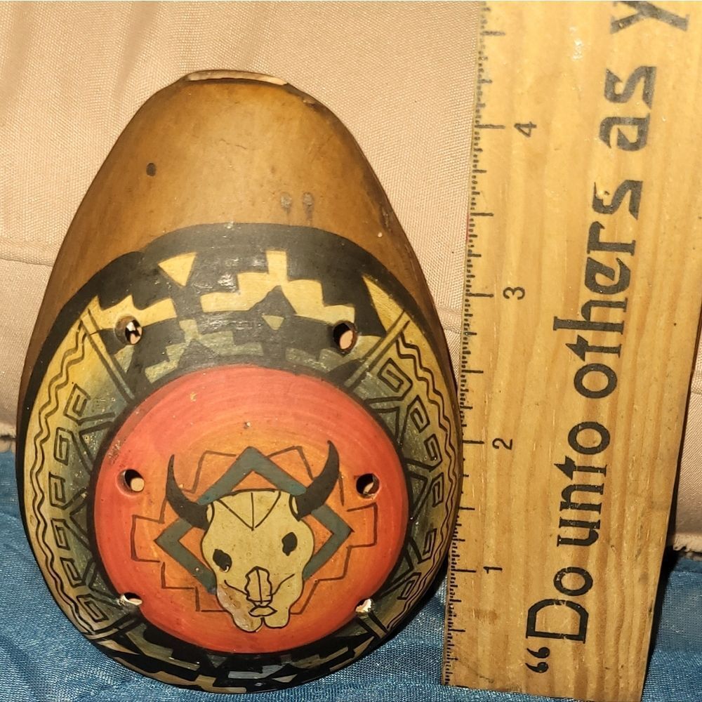 Peruvian Hand-painted clay ocarina, a type of vessel flute. - Picture 2 of 7